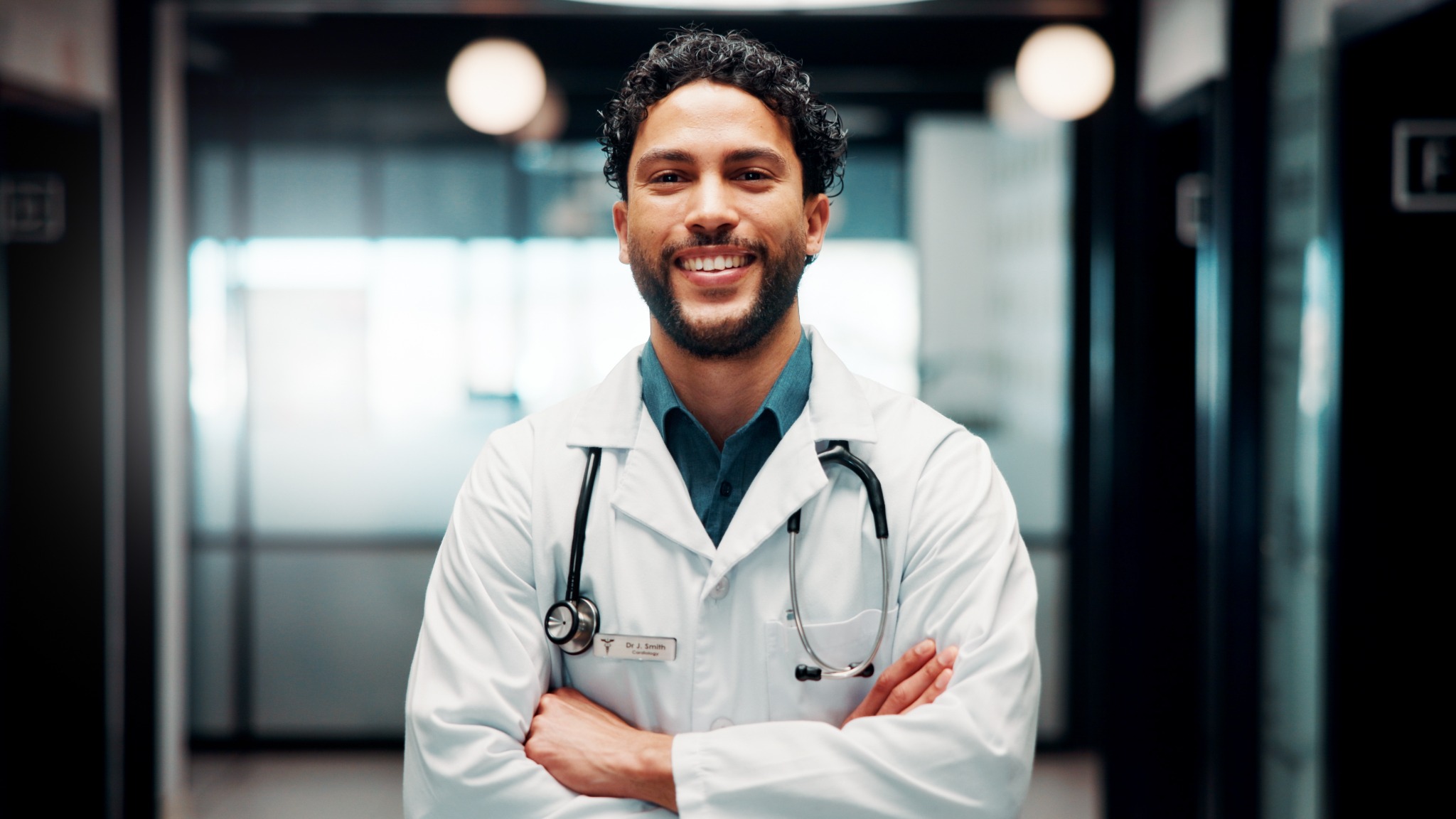 Retrato ilustrativo de um médico com jaleco e estetoscópio